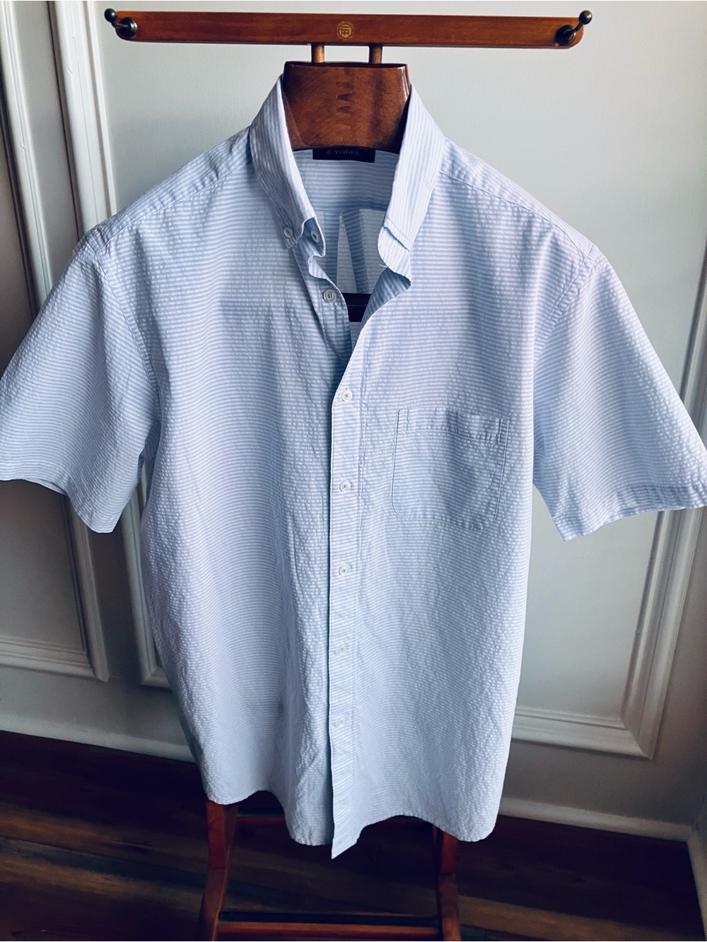 Roundtree & Yorke Men’s Large Blue White Stripe Seersucker Shirt 100% Cot